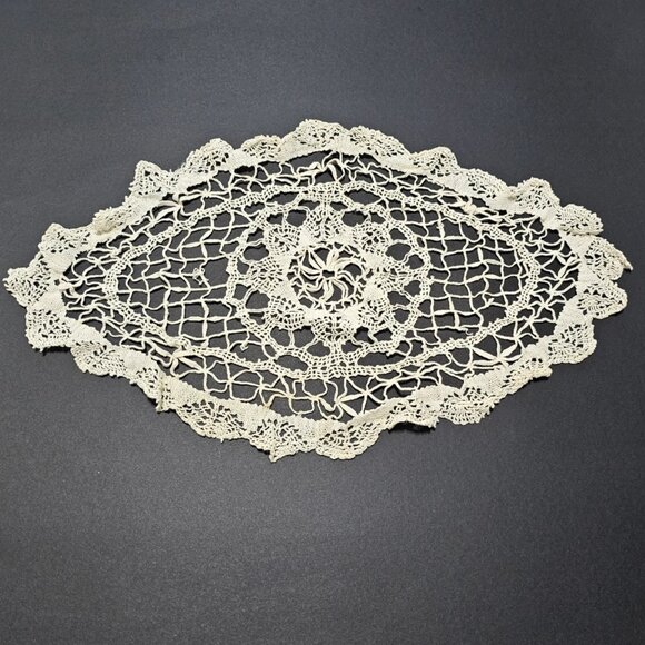 VTG Linen Table Runner Chunky Cross Stitch Tulips Doilies Repurpose For Crafts - Picture 2 of 16